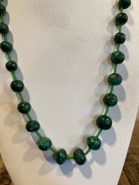 Green Malachite Stone Beaded Necklace Graduated Beads with Glass Bead Spacers - Picture 6 of 10
